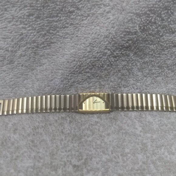 Seiko Quartz Watch Women 1F20-5K00 Half Moon Gold Bracelet New Bat Works Great ! main image 8